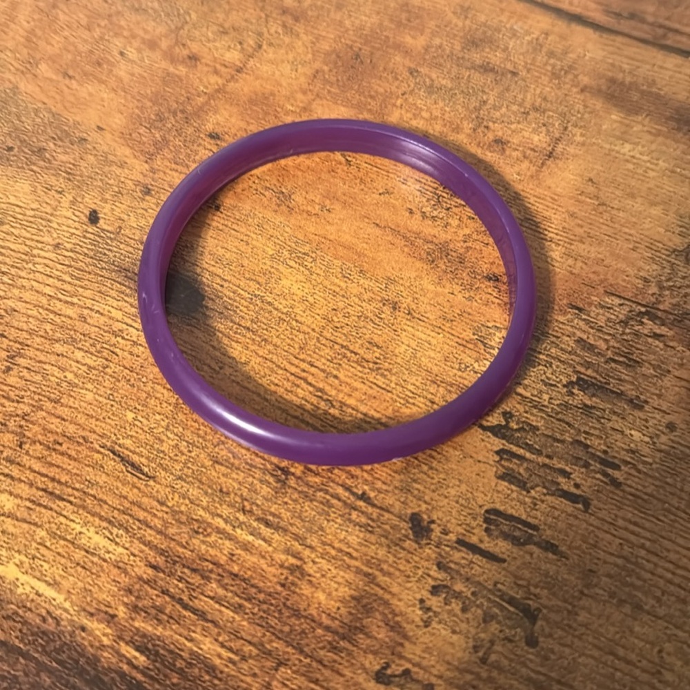 Vintage Plastic Bangle Bracelet, Purple, Retro, Boho - Picture 4 of 8